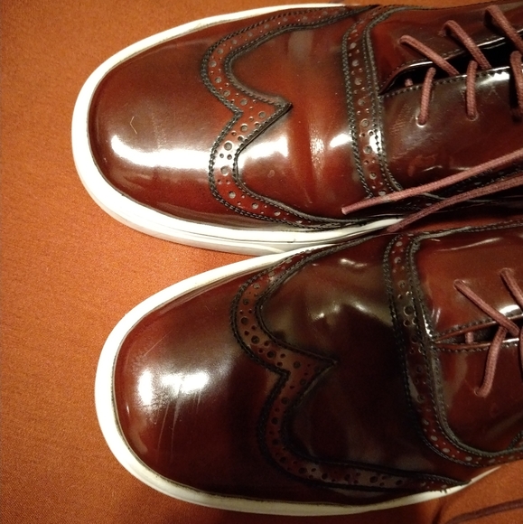 Shoes - Picture 5 of 9